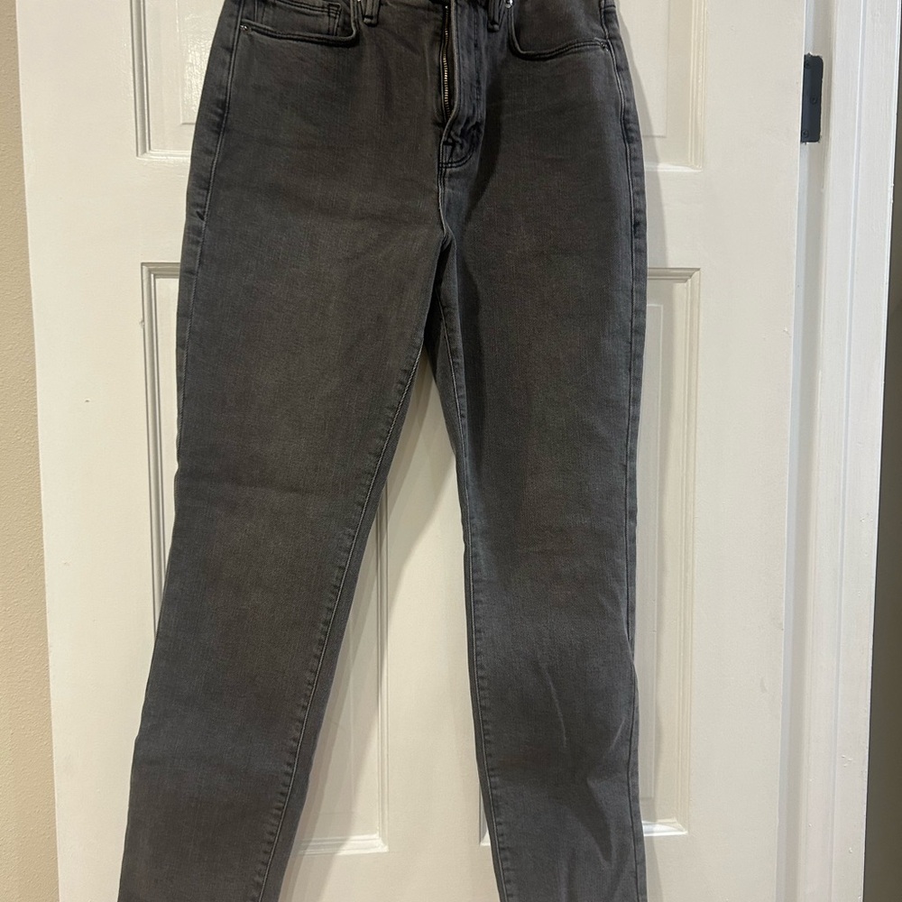 Good American Women's High-Rise Straight Jeans in Charcoal Gray stretchy